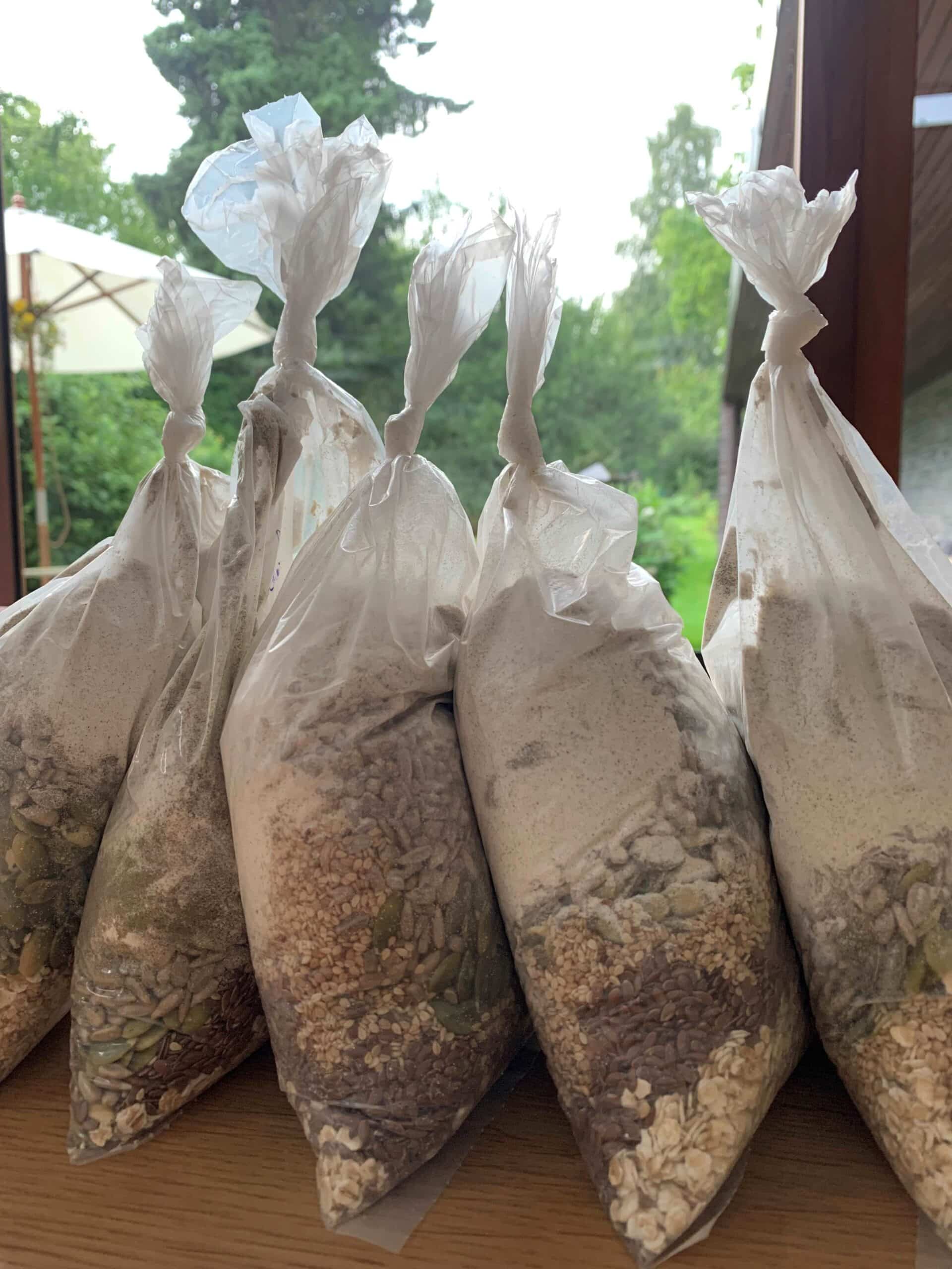 Knækbrød. Sprøde, lækre, fulde af fibre og kerner. 11 Knækbrød. Sprøde, lækre, fulde af fibre og kerner.