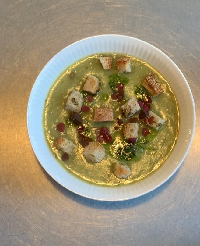 Vårsuppe med brændenælder og ramsløg 1 Vårsuppe med brændenælder og ramsløg